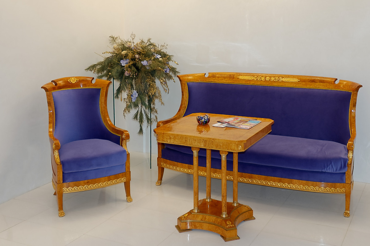 Композиция из кресла, дивана и столика, выполненных из карельской берёзы с позолоченными бронзовыми накладками.